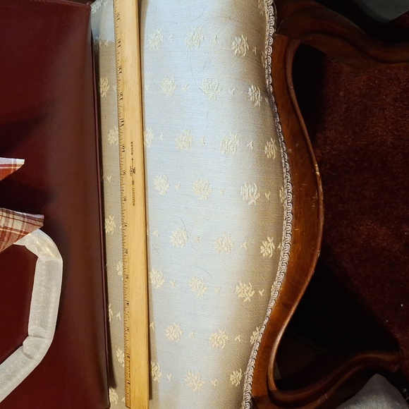 Burgundy Handbag - Picture 3 of 16